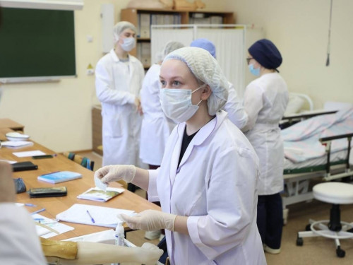Более 260 заявлений на целевое обучение в медицинских вузах уже поступило от вологодских старшеклассников в департамент здравоохранения области