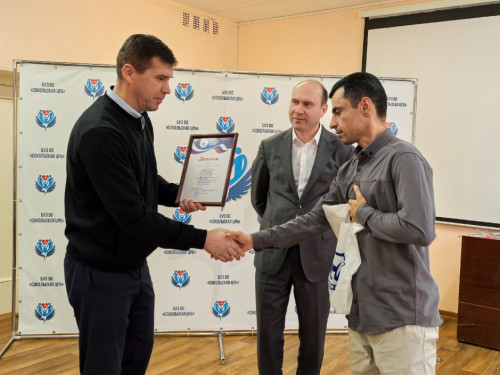 Шохрухи Мирзозода получил звание "Народный доктор"